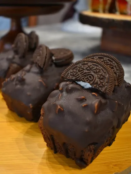 For the Oreo lovers! This mini Oreo loaf cake is coated in a rich, nutty dark chocolate shell and topped with mini Oreo cookies for the ultimate indulgence.