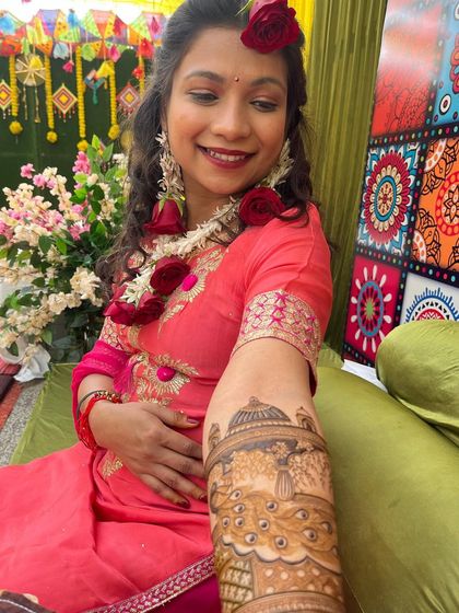 Another happy shot of bride Arpita during her mehndi ceremony.