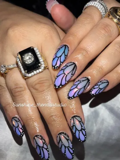 Another great shot of the fairy chrome butterfly wing nails.