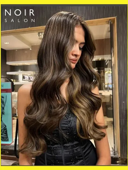 A perfect example of our signature colour and styling work. This look features rich, dimensional brunette tones brought to life with voluminous, glossy waves. It’s the kind of hair that doesn’t just look good, it feels luxurious.