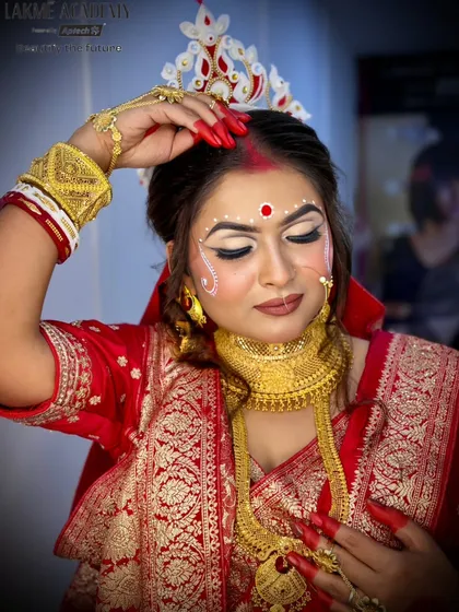 The final touch. This image of a Bengali bride applying sindoor is iconic. Our students learn the cultural significance and techniques behind every ritualistic element of bridal makeup.