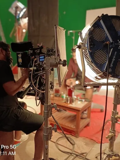 A Creamsource SpaceX is being used here as a key light for a greenscreen shoot. The same type of fixture was also used to create the ambient skylight and evenly illuminate the chroma background, ensuring a clean key for post production.
