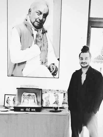 Though I am a Flamenco dancer, I have deep respect for Kathak. Here I am at the Kalashram of Padma Vibhushan Birju Maharaj ji in Delhi to seek blessings and pay my respects to his incredible legacy.