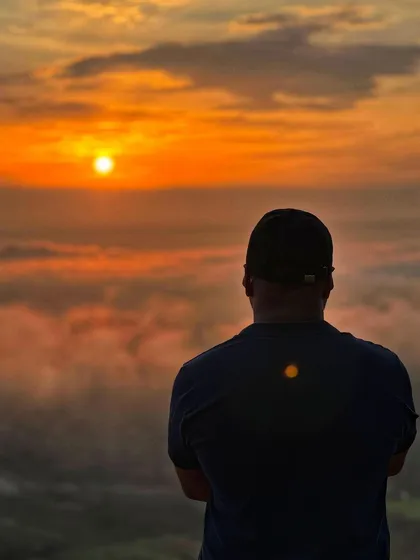 There's nothing quite like watching the sun rise above a sea of clouds. This is the reward for an early morning start on our Uttari Betta sunrise trek. It's the perfect way to disconnect from the city and reconnect with nature.