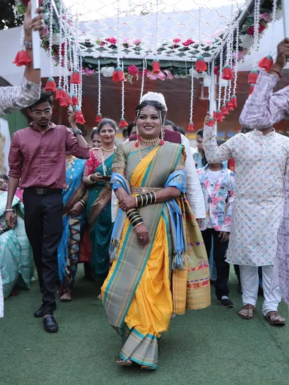 The bride's grand entrance, looking like a true Maharashtrian princess. The Nauvari is draped for a graceful and confident walk.