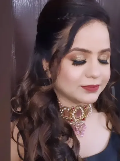 A beautiful party look with shimmery gold eyeshadow and a classic red lip. The soft curls complete this elegant and timeless style.