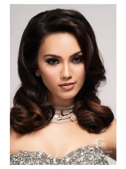 A perfect example of luxe glam makeup, this close-up showcases a dramatic smokey eye and flawless skin. This style is ideal for cocktail parties or red carpet events, demonstrating the versatility of my makeup artistry.
