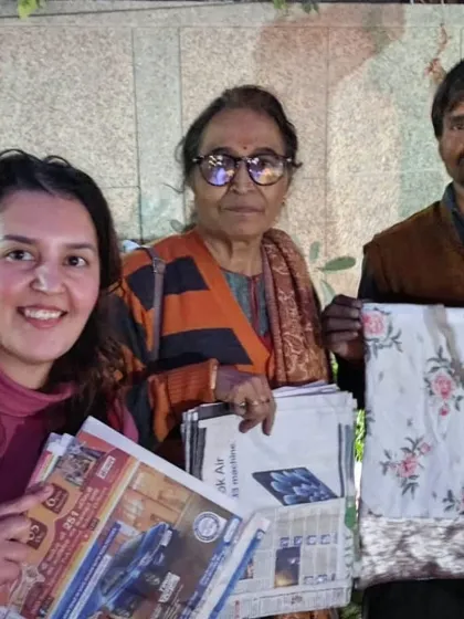 Our volunteers proudly stand with local vendors, holding up the newspaper and cloth bags we distributed. It's a collaborative effort to make our city's markets litter-free.