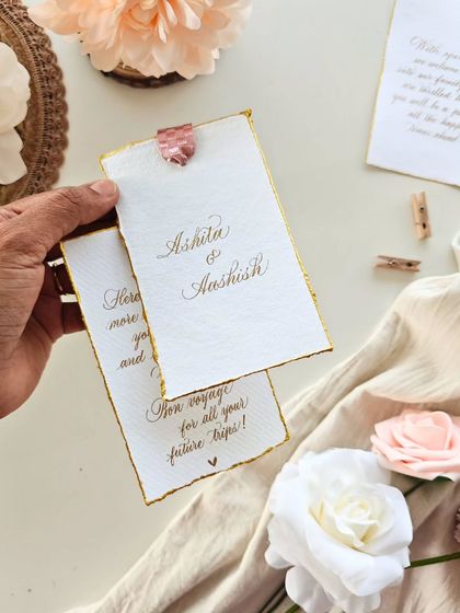 Holding two welcome notes, one with the couple's names and another with a travel wish, "Bon voyage for all your future trips!"