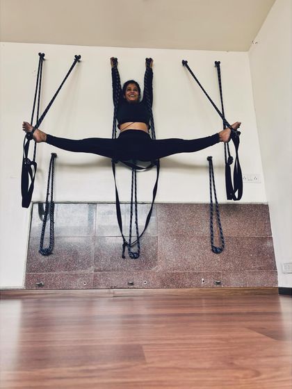 Nirakula Yoga - 200-Hour Yoga Teacher Training (RYT 200) Mastering with Props: Deepening Your Practice photo 9