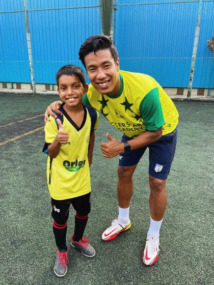 Our player Daniel with the talented Konsham Chinglensana Singh of the Indian national team. Meeting your heroes is always an inspiration.