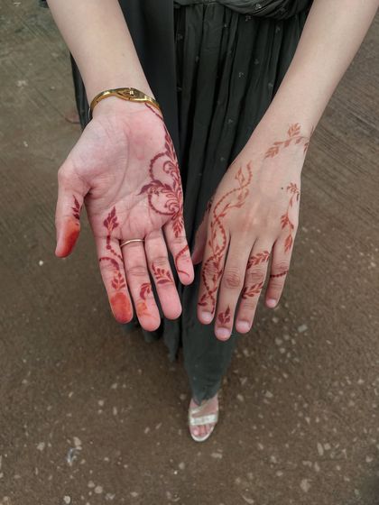 An elegant and simple design with a delicate vine pattern. The stain is beautiful and subtle.