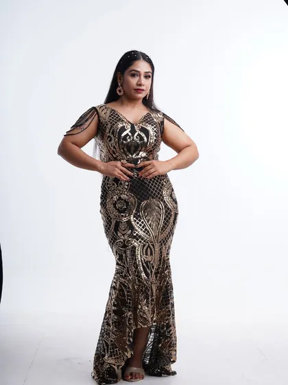 This pose highlights the flattering fit of the mermaid gown, perfect for creating a sophisticated and powerful image.