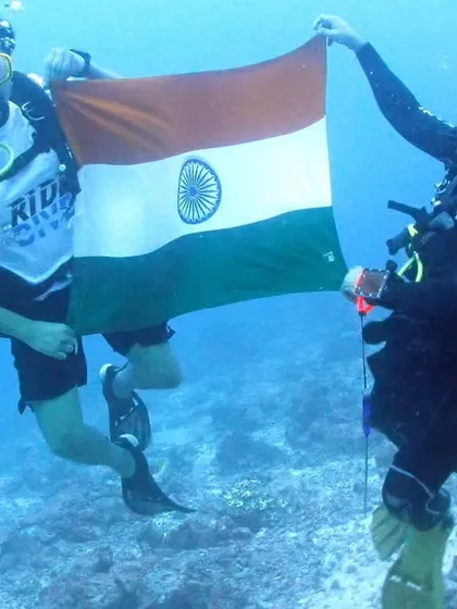 Two divers from our group proudly display the Indian flag underwater to celebrate Independence Day.