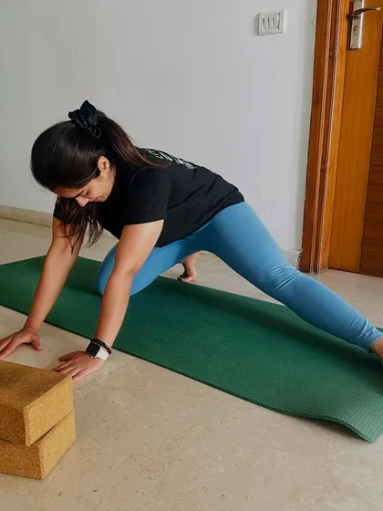 A participant in our advanced workshop works on a hip-opening lunge. These workshops are designed to help students explore their practice on a deeper level.