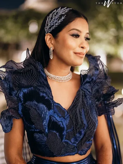 For a cocktail or sangeet night, we can turn up the drama. This look features sultry, shimmering eyes and a polished glow, designed to look stunning after dark and complement a high-fashion outfit.
