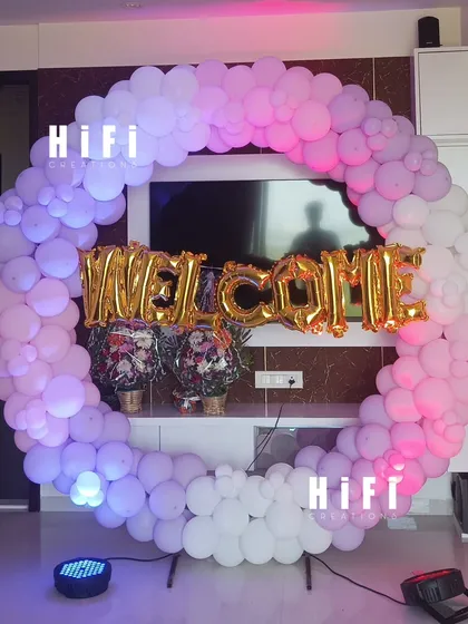 A grand welcome decoration for a home event. This full balloon circle with a "WELCOME" foil sign creates an impressive entrance or photo booth right in your living room.