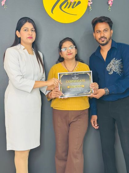 Celebrating the success of another artist at my Sumerpur masterclass.