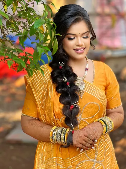 Simple yet elegant. A subtle and matte look for my beautiful Haldi bride, Mamta.