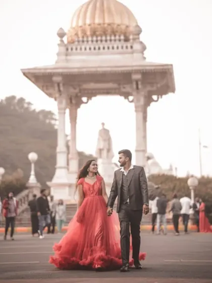 Dress Rental Buzz - Photoshoot Outfit Rental Couple & Pre-Wedding Outfits photo 10