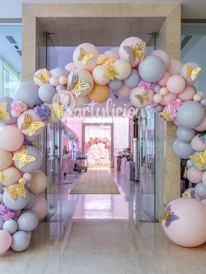 Another view of the stunning entrance arch for the butterfly party. The mix of pastel pink and lilac balloons, accented with golden butterflies, creates a truly magical and welcoming first impression.
