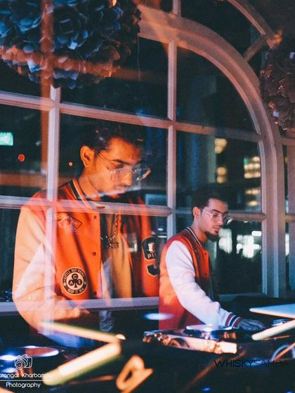 Another reflection shot from my gig at Whisky Samba. My performances are not just about sound but also about creating a visually appealing experience.