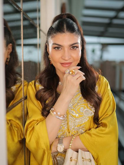 A pretty and polished look for any occasion. The makeup is effortlessly chic, with a focus on glowing skin and natural beauty.