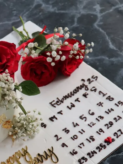 A detail shot focusing on the hand-piped calendar, a unique way to commemorate a special day.