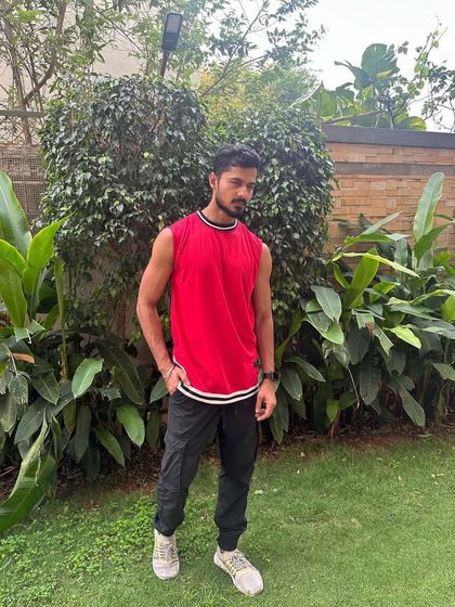 A full-body shot showcasing a simple, stylish, and comfortable everyday look.