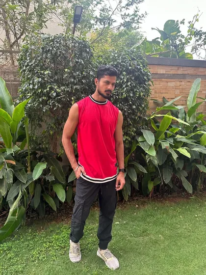 A full-body shot showcasing a simple, stylish, and comfortable everyday look.