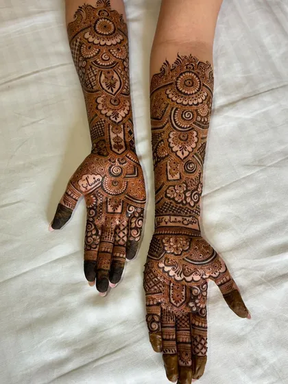 A side view of the engagement design, highlighting the beautiful flow of the patterns.