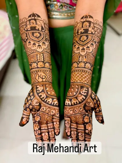 This is a classic Rajasthani bridal design, rich with details. It features majestic elephants, royal domes, and the couple's initials "KD" seamlessly integrated into the pattern for a personal touch.