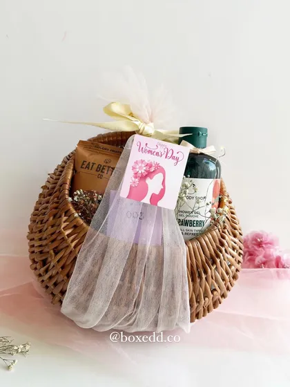 A thoughtful and sustainable Women's Day gift in a wicker basket. This is for companies looking to move beyond cupcakes and give something more meaningful.