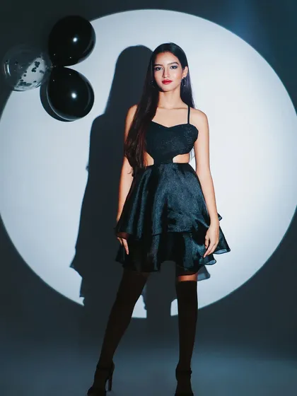 Using a spotlight for a dramatic effect. This changes the mood completely and adds a touch of old-school glamour.
