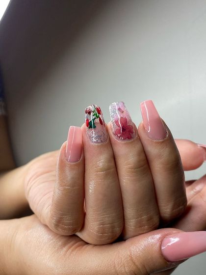 An elegant and romantic set featuring a soft pink base, encapsulated glitter, and beautiful hand-painted rose details.