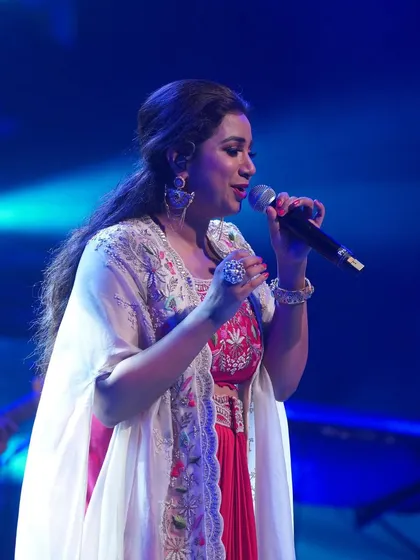 The legendary Shreya Ghoshal captivating the audience at NIT Calicut. We specialize in booking A-list artists to make your fest's pro-nite a truly memorable event.