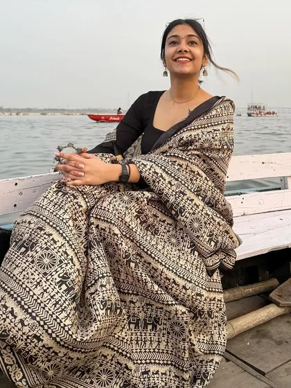 A happy, breezy moment in a beautiful printed saree. This is proof that you can be comfortable and look absolutely stunning in ethnic wear.