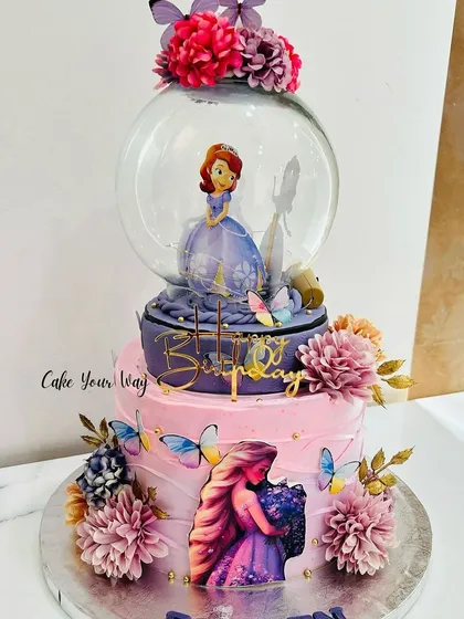 A special rotating globe cake featuring Princess Sofia, surrounded by flowers and butterflies.