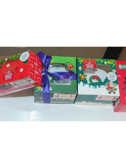 A look at the different festive packaging I use for my Christmas cakes and treats. Each box is designed to make your gift feel extra special.