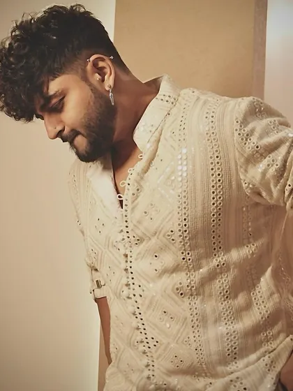 Men's styling is all about sharp details and a perfect fit. I styled cinematographer Viraj Joshi in this signature Ivory Sheesha Kurta, a modern-traditional piece that’s perfect for festive celebrations or special events.