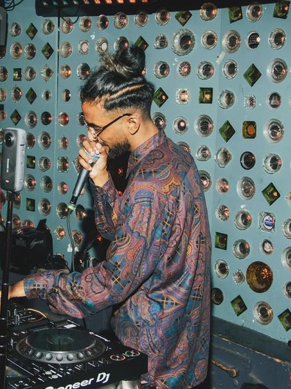 The Vibe: Global Parties & Crowd Energy photo 29