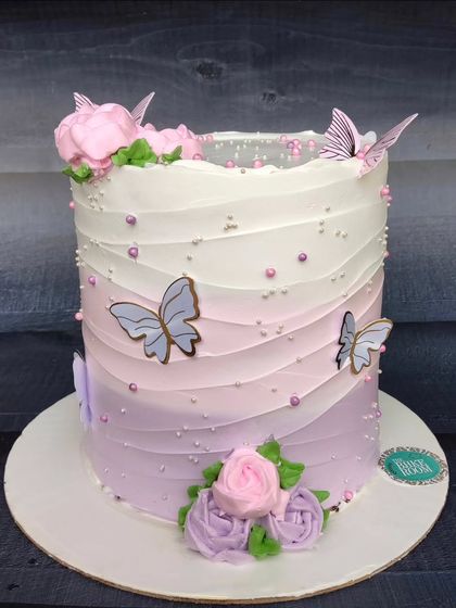 Chic & Themed Cakes for Adults photo 36