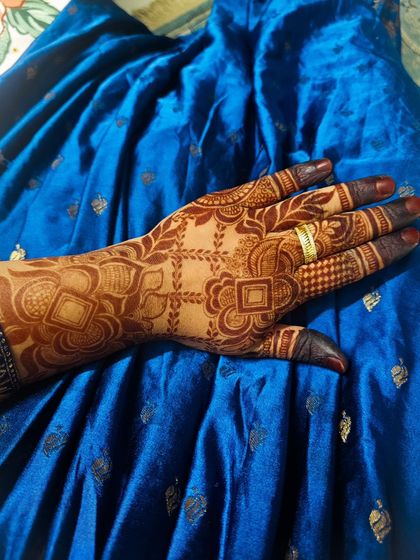 This is the beautiful dark stain that develops after just 4-5 hours of leaving my organic henna paste on the skin.