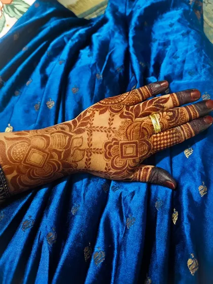 This is the beautiful dark stain that develops after just 4-5 hours of leaving my organic henna paste on the skin.