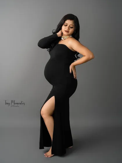 A maternity portrait can be modern, glamorous, and full of confidence. This session focuses on clean lines and elegant posing to create a striking image that celebrates your powerful feminine energy.