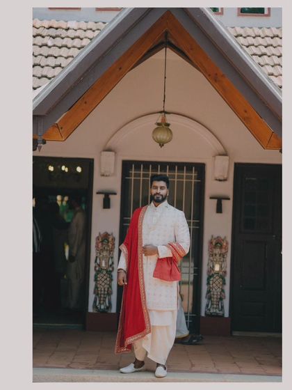A duplicate of the groom's solo portrait.