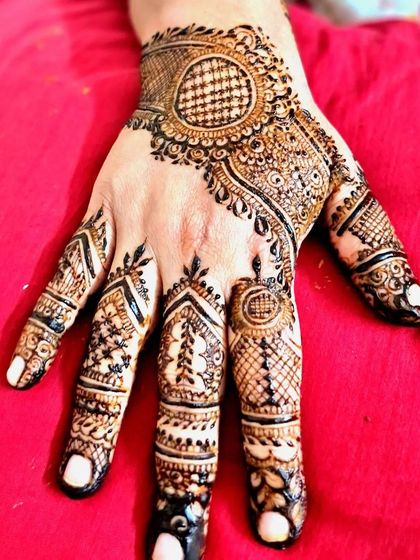 Mehndi Designer - Mehndi Artistry Services Engagement & Party Henna photo 10