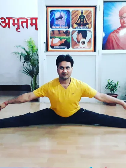 A demonstration of Samakonasana (Full Split). Achieving this level of flexibility is a result of patient and consistent practice over time, stretching the hamstrings and inner thighs.