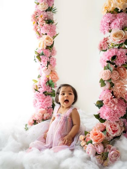 A look of pure wonder! The floral swing is one of my favorite setups in the studio for creating enchanting baby photos.