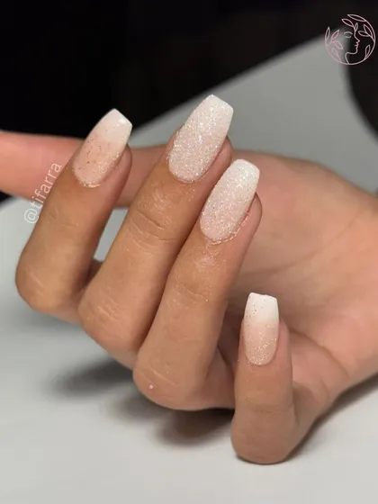 Life’s brighter with a little sparkle. Express extensions with a beautiful ombre and a textured sugar glitter effect.